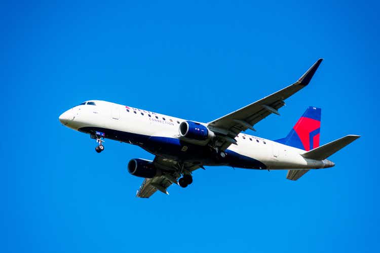 Delta Connection Embraer 175 aircraft operated by SkyWest Airlines preparing for landing