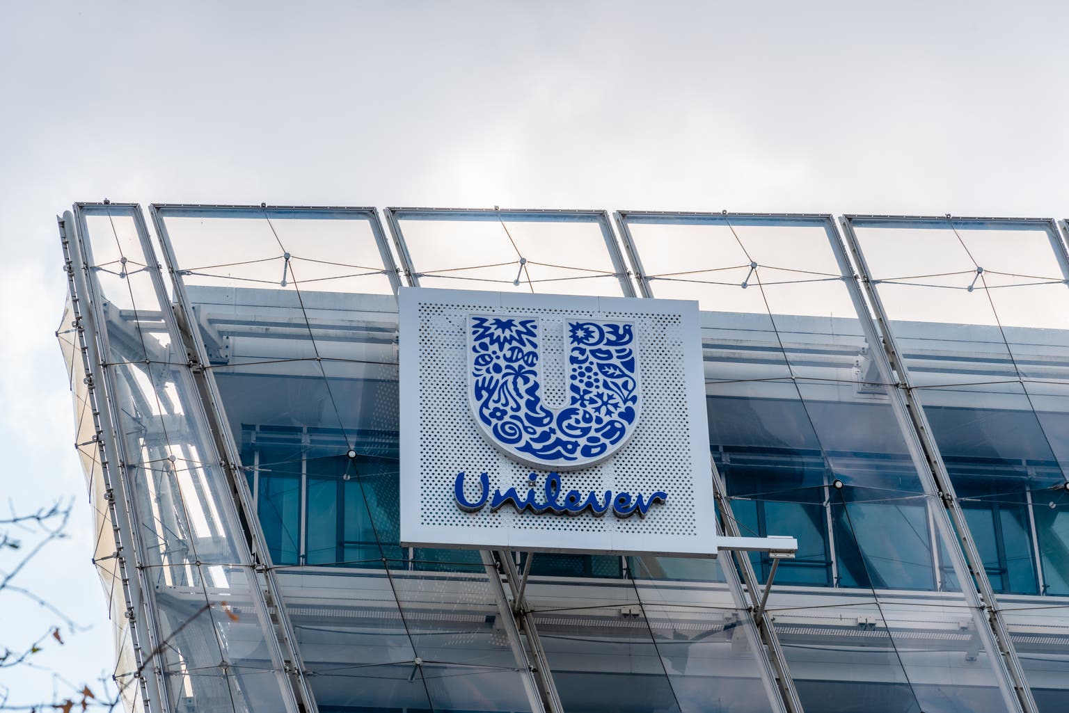 Unilever: Undemanding Valuation, But Competitive Pressures Make It A Hold For Now