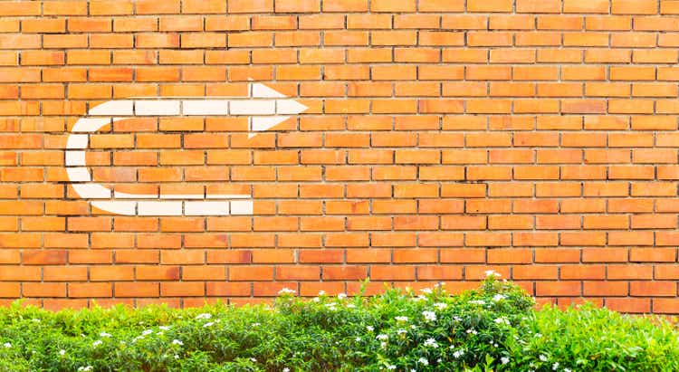 White turnaround sign or U tune sign on vintage brick wall