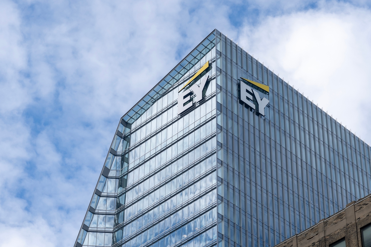Ernst & Young explores global split of its audit, advisory business
