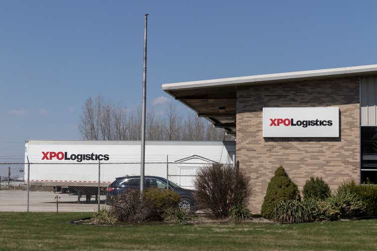 XPO Logistics Transportzentrum. XPO Logistics bietet Supply Chain-Lösungen.
