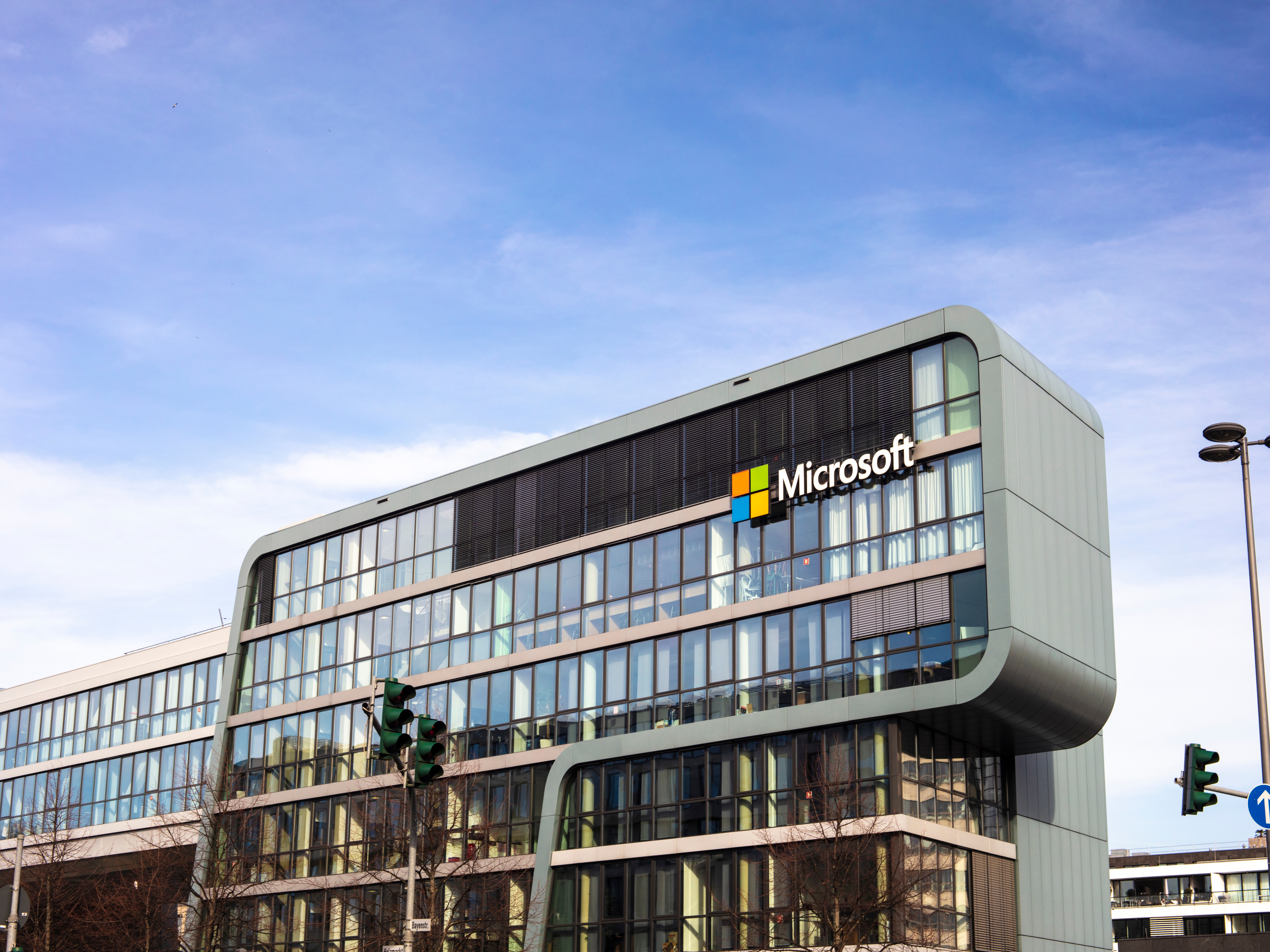 Microsoft to make huge compensation boost in effort to keep top talent |  Seeking Alpha