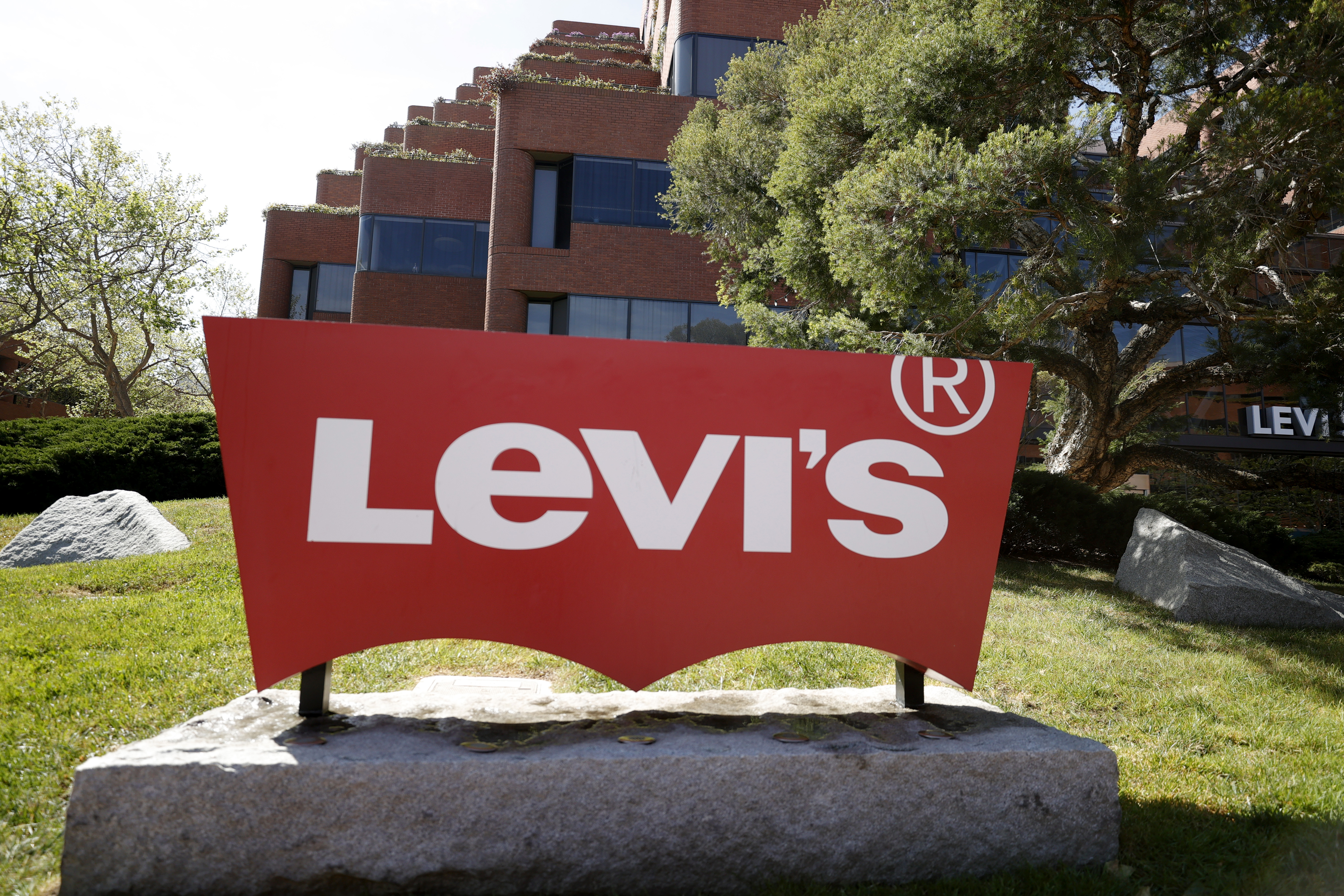Levi Strauss \u0026 Co. sets higher long-term revenue growth target | Seeking  Alpha
