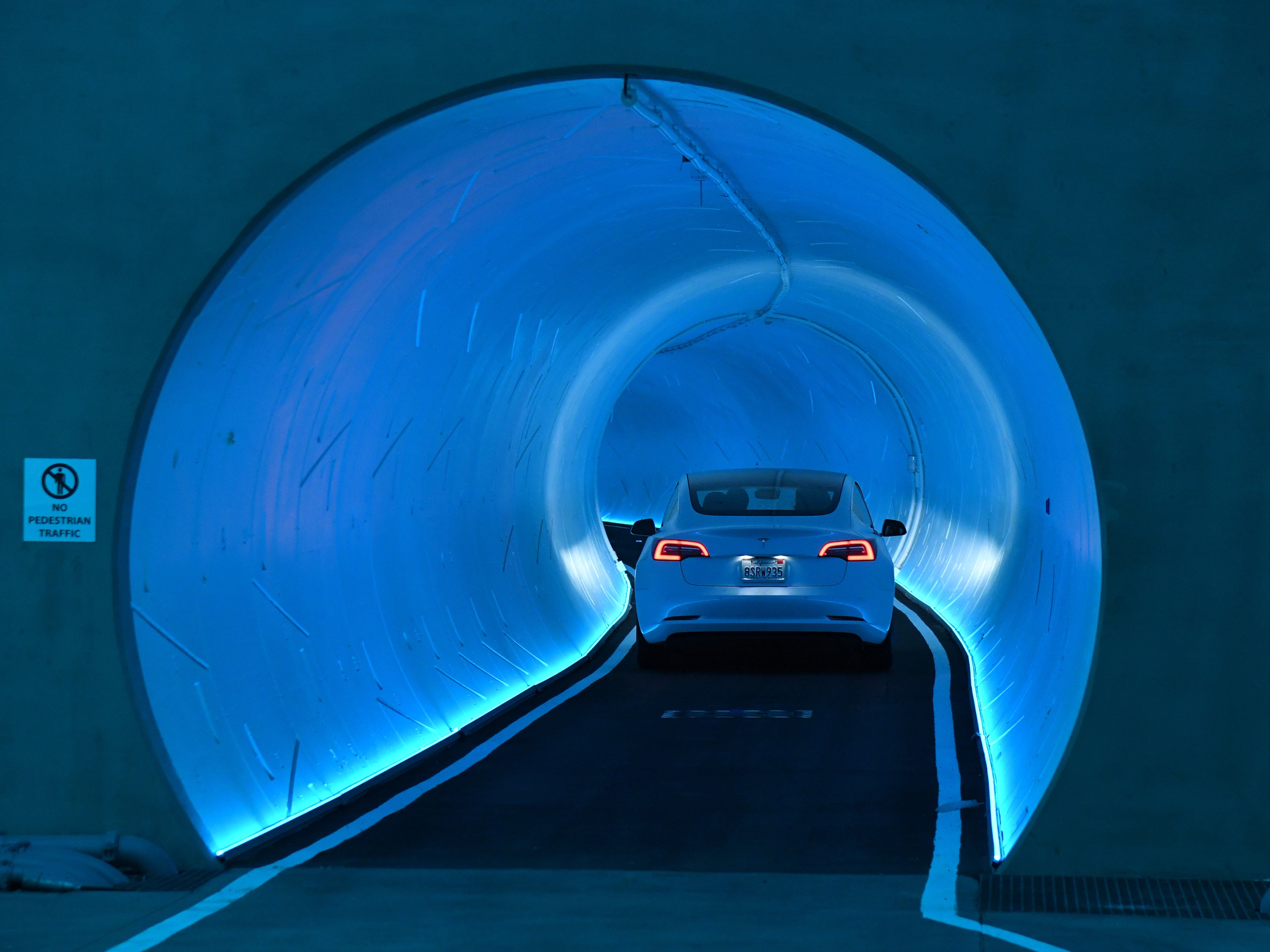 CES crowds zip underground via Boring's LVCC Loop tunnel