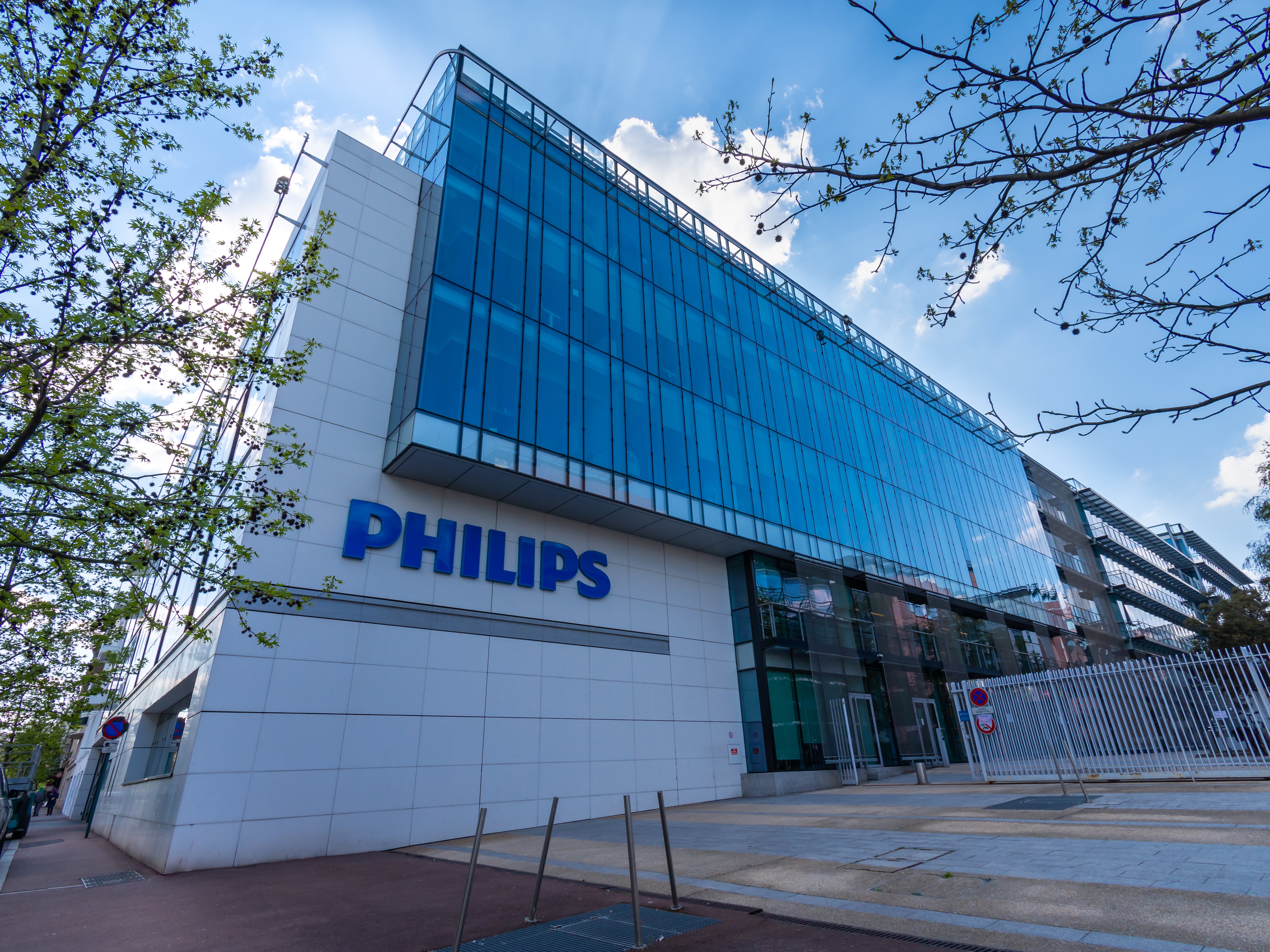 Philips CEO starts by slashing 4,000 jobs to save costs amid