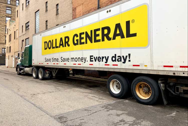 Dollar General Truck parked in Pittsburgh Alley