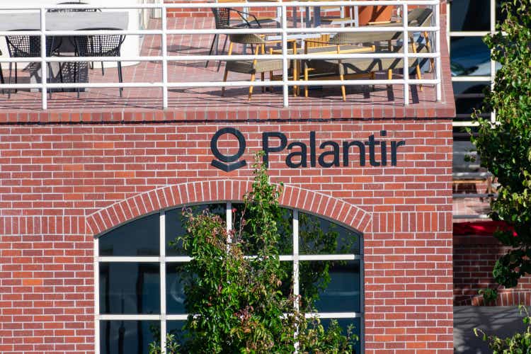 Außenansicht des Hauptsitzes von Palantir Technologies im Silicon Valley.  - Palo Alto, Kalifornien, USA - 2019