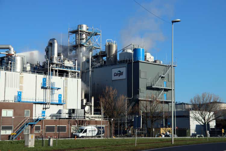 Manufacturing plant for natural oil for foods of Cargill in the Botlek Harbor