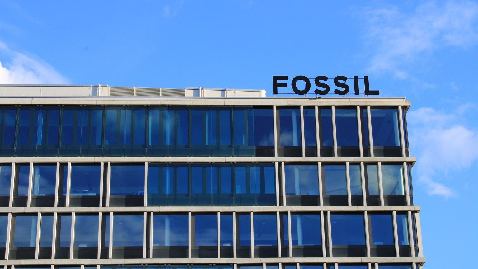 Fossil stock falls postmarket on guidance cut amid inflation impact,  uncertainty in China | Seeking Alpha