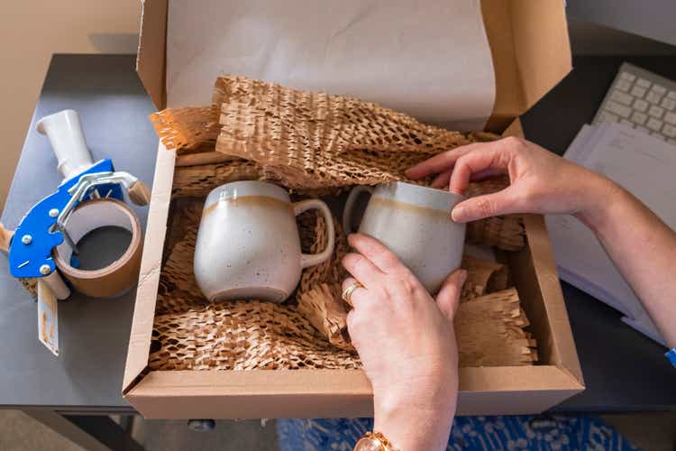 Packaging Coffee Mugs
