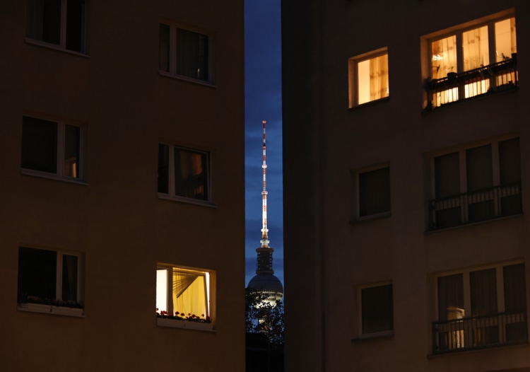 Vonovia Stock: 0.4x Net Assets, 6% Dividend And A Catalyst (OTCMKTS:VNNVF)