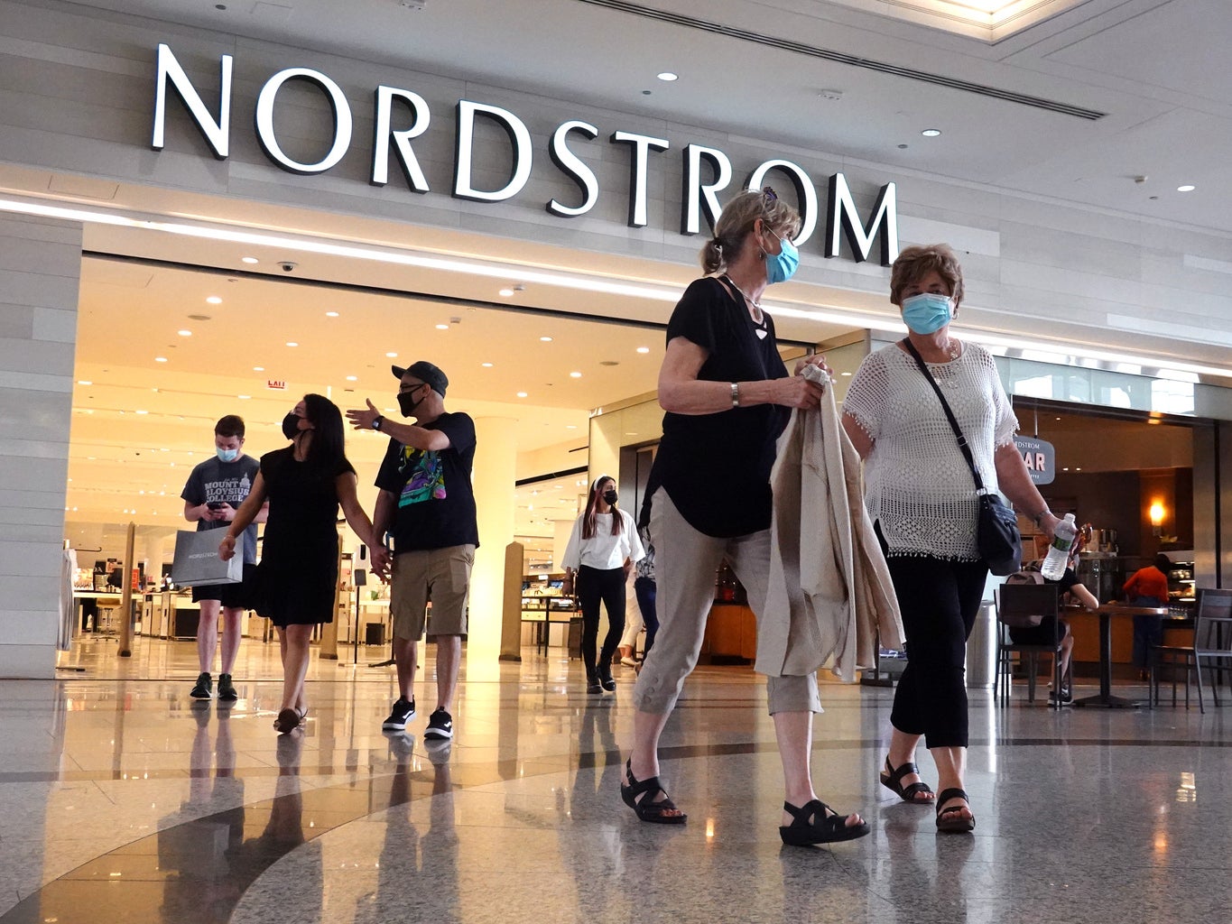 Why have upscale retailer Nordstrom and other apparel giants lost their  luster? - Los Angeles Times