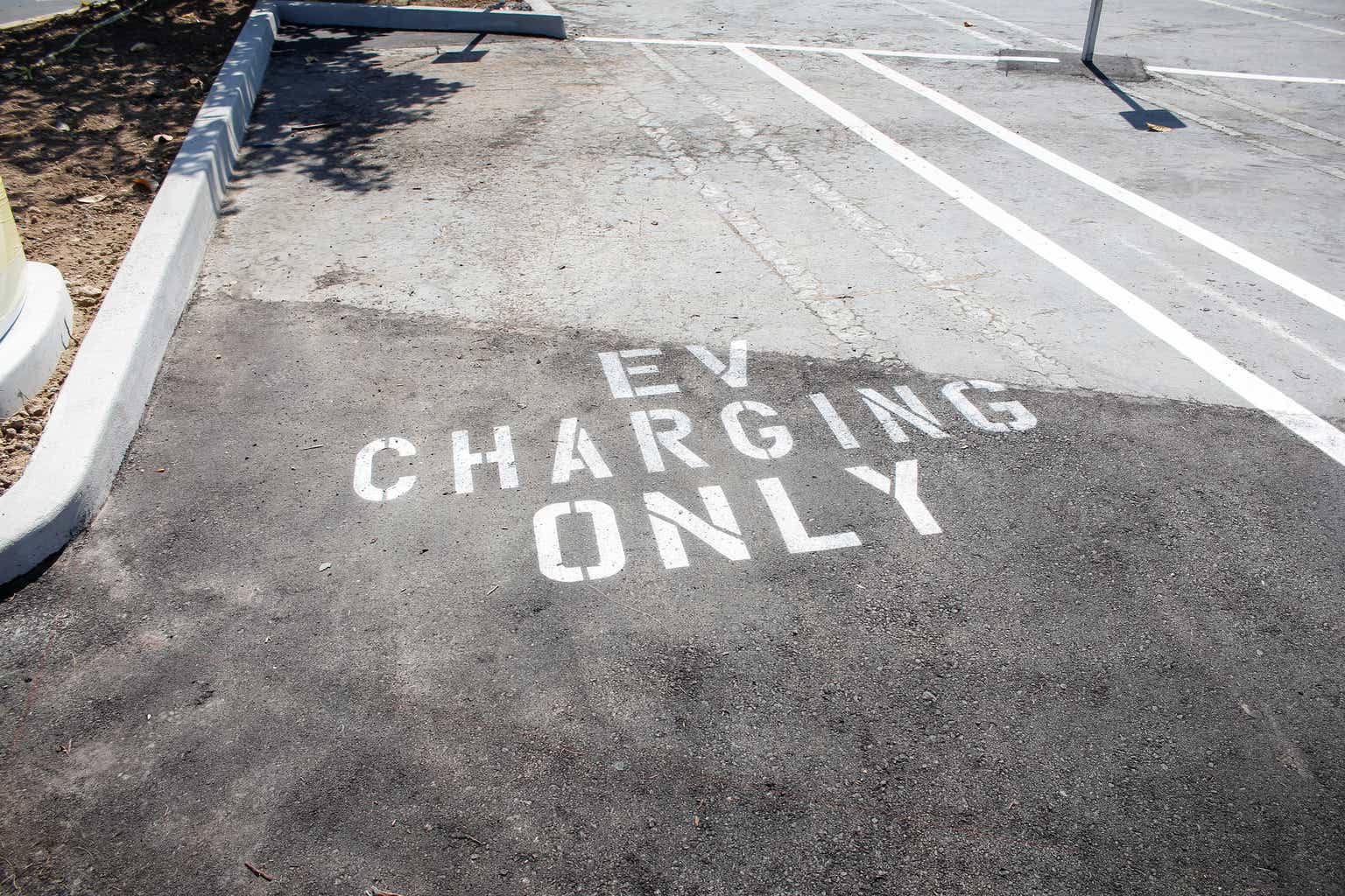 chargepoint-s-decline-amidst-tesla-s-rising-dominance-nyse-chpt