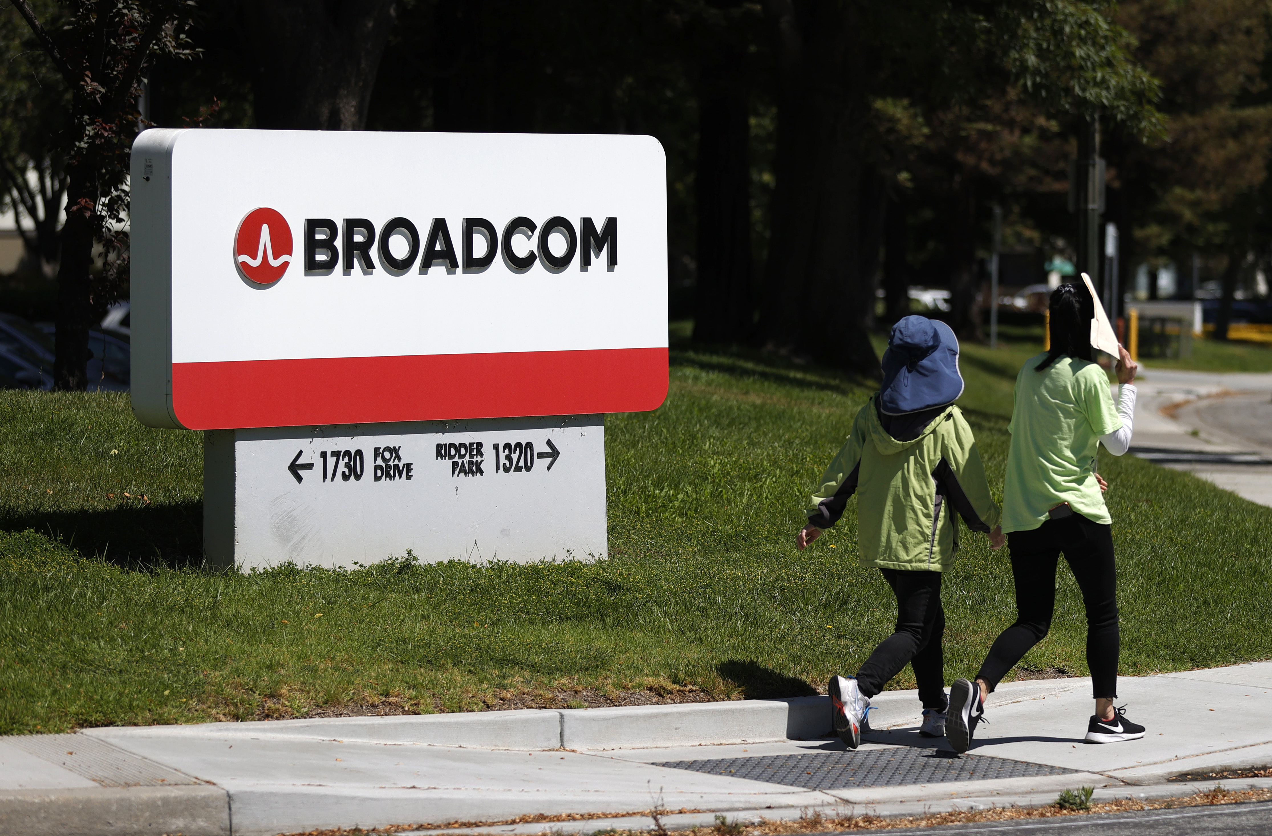 Broadcom: A Great Dividend Stock For The Next Decade (NASDAQ:AVGO ...