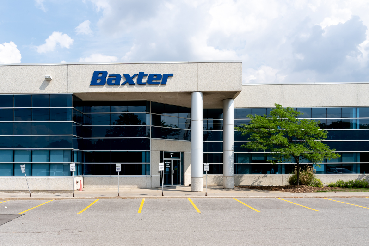 seekingalpha.com - Mike Zaccardi - Baxter Stock: The Chart Points Higher, Valuation & Growth Are Less Appealing (NYSE:BAX)