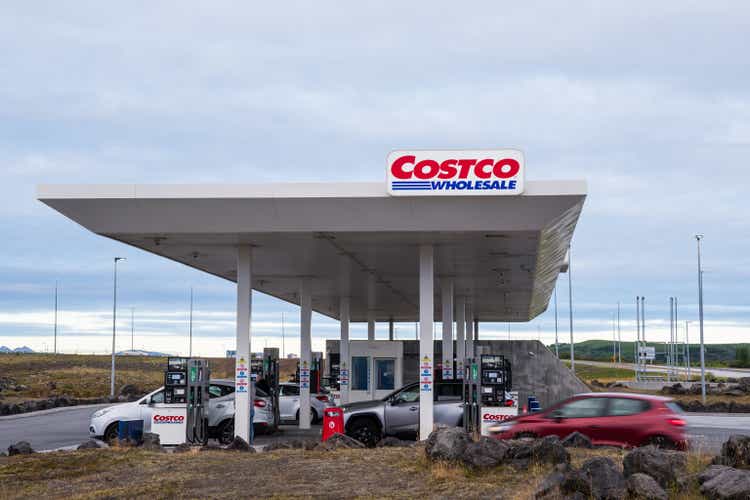 Cars at Costco petrol station
