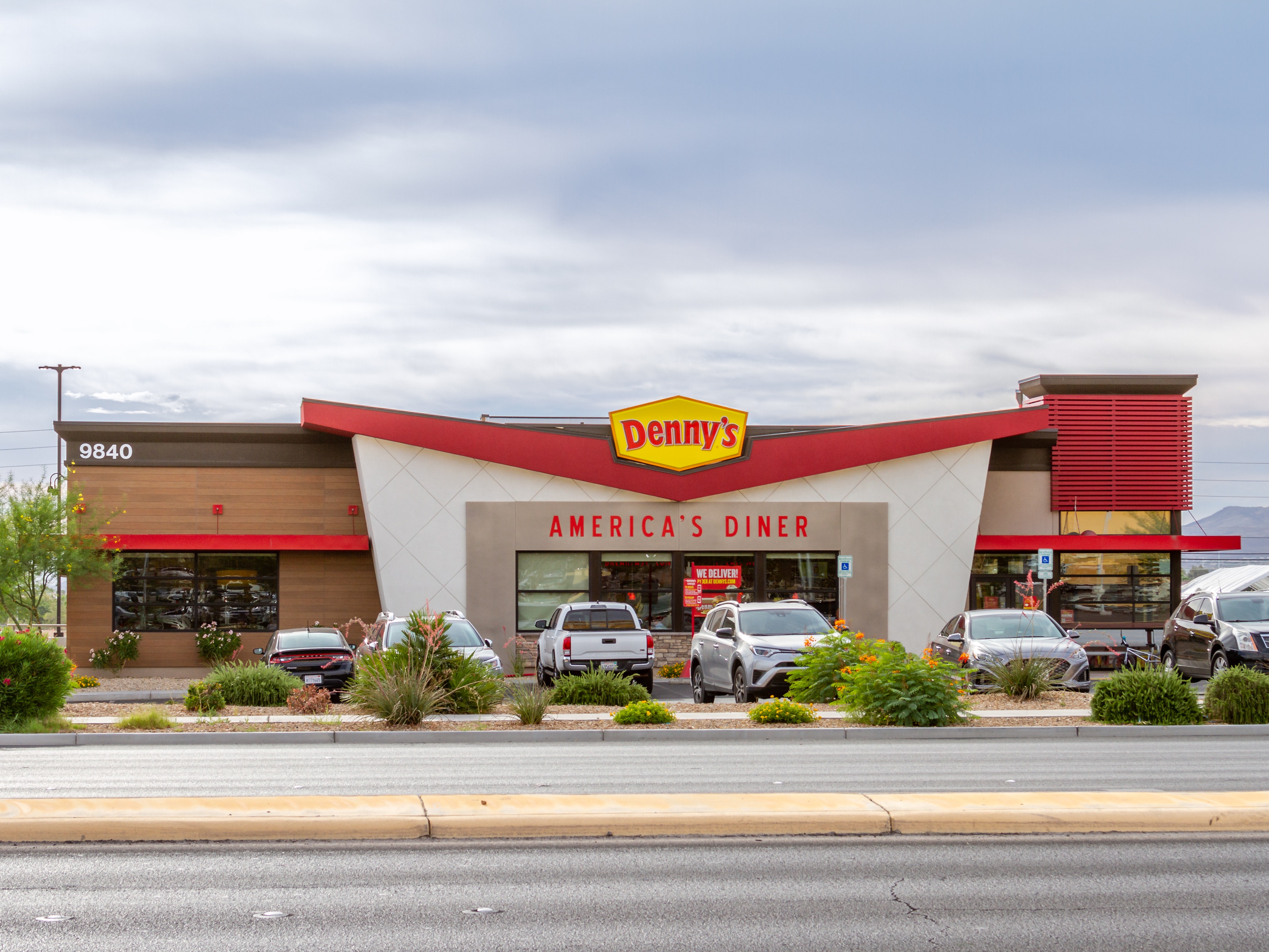 Denny's: Early Signs Of A Turnaround, But Issues Remain (NASDAQ:DENN)
