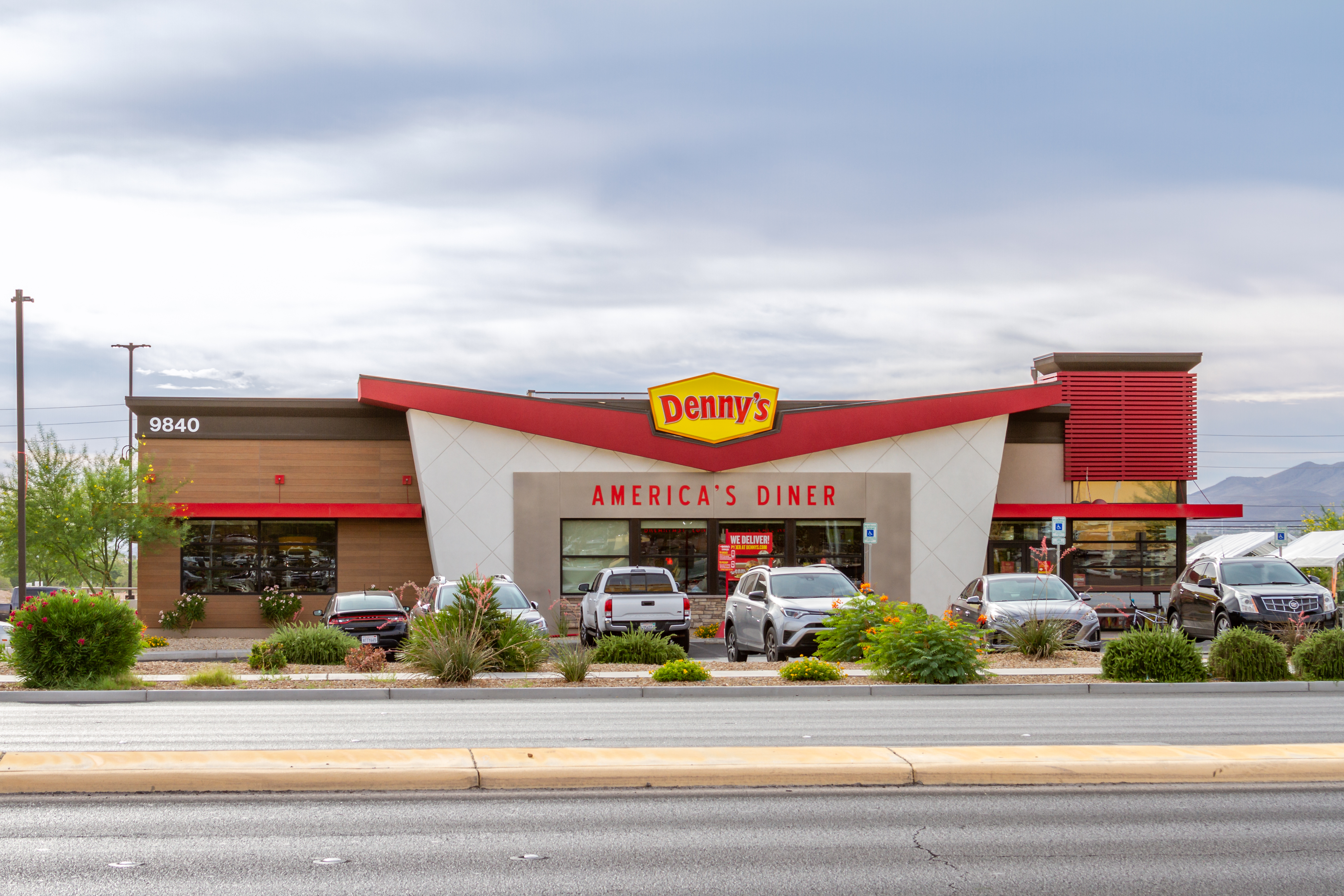 Denny's: Early Signs Of A Turnaround, But Issues Remain (NASDAQ:DENN)