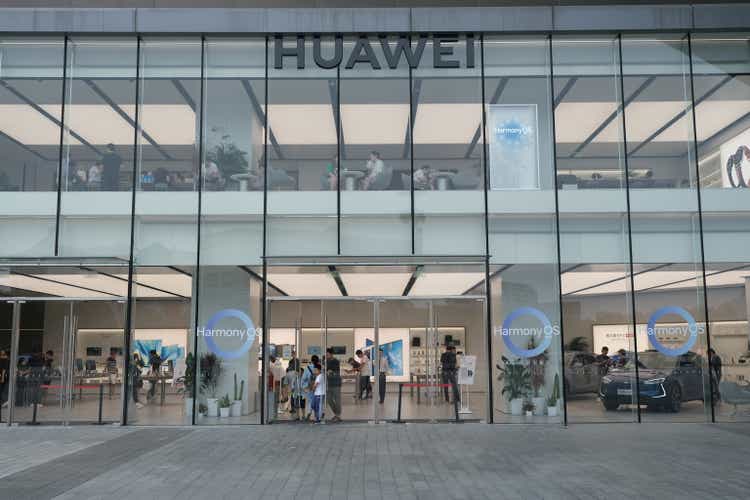 HUAWEI store with Harmony OS sign