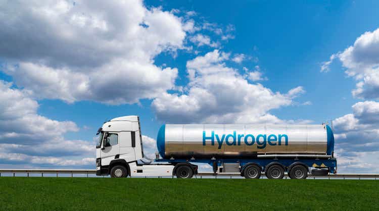 Truck with hydrogen tank trailer