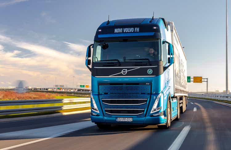 Volvo FH 500 I-Save long haul truck driving on a motorway