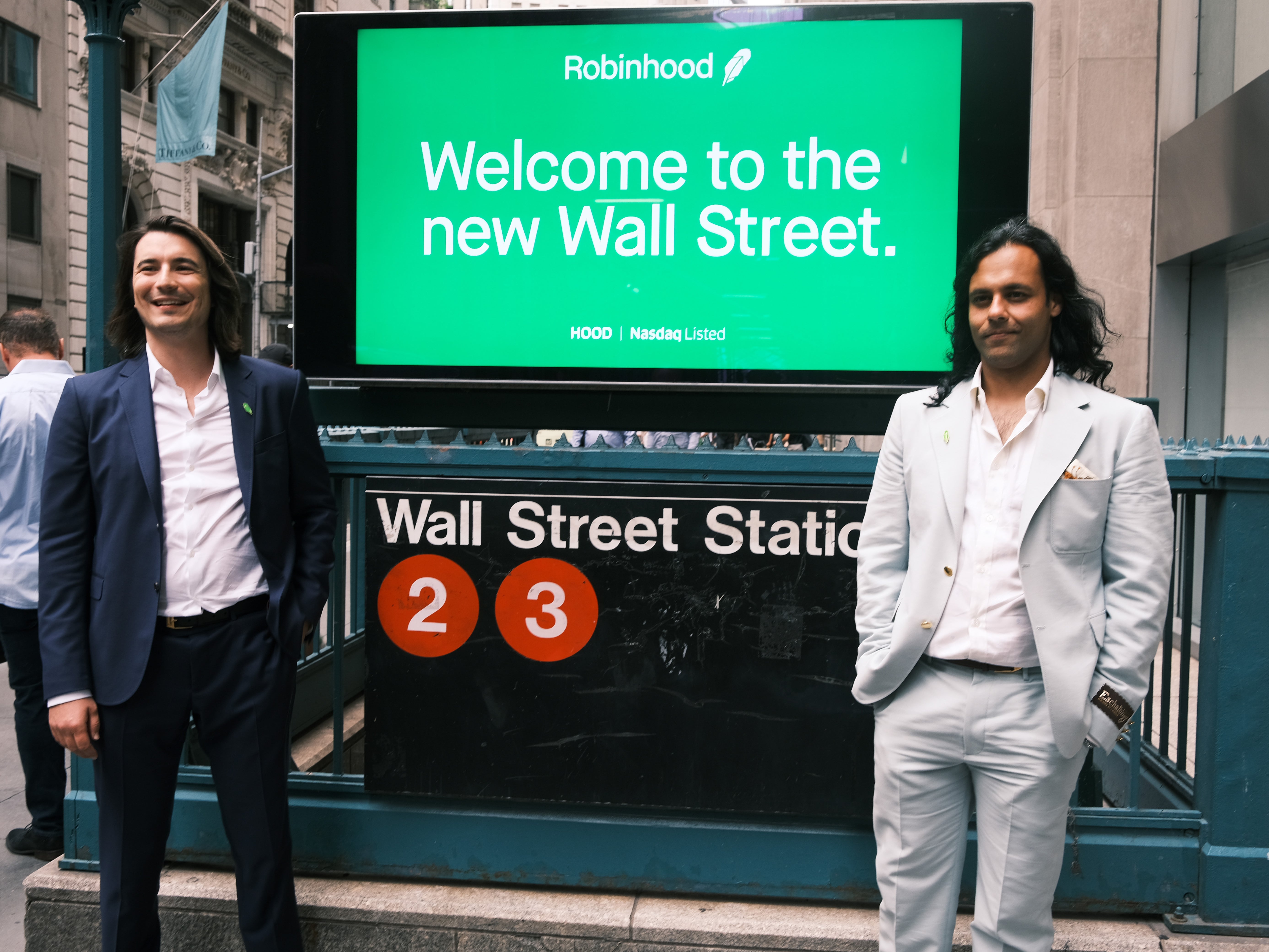 Robinhood Shares Are Set to Begin Trading - The New York Times