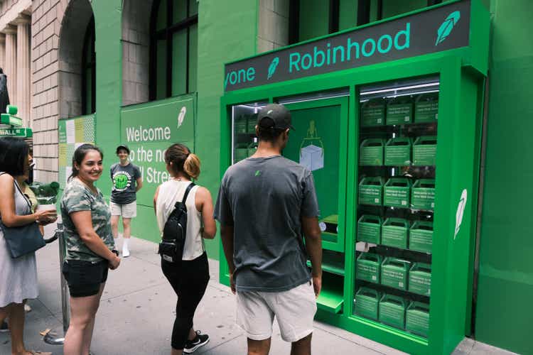 Robinhood cuts trading fees, grows profits with in-house clearing