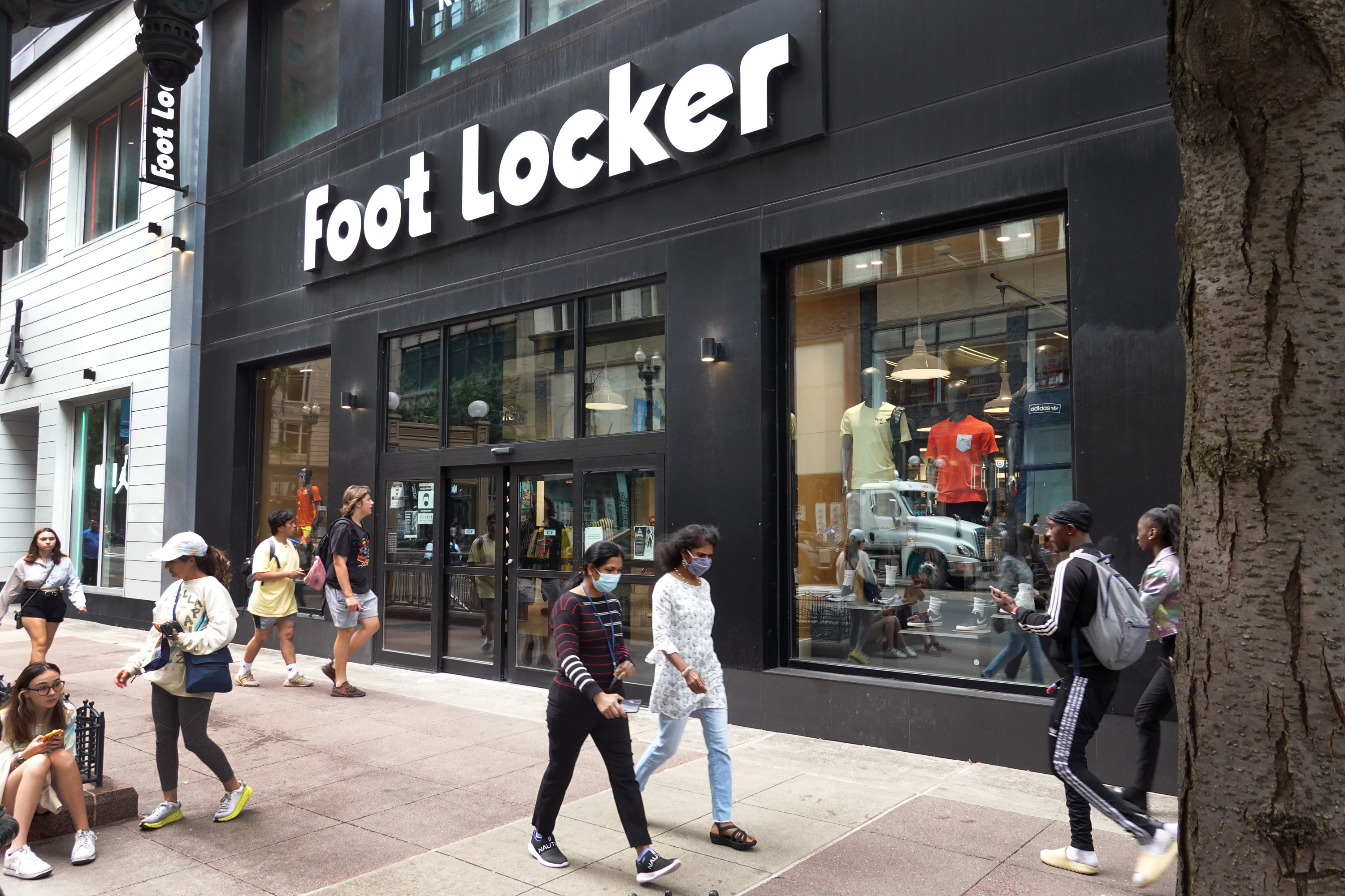 Foot locker shop new york yeezy