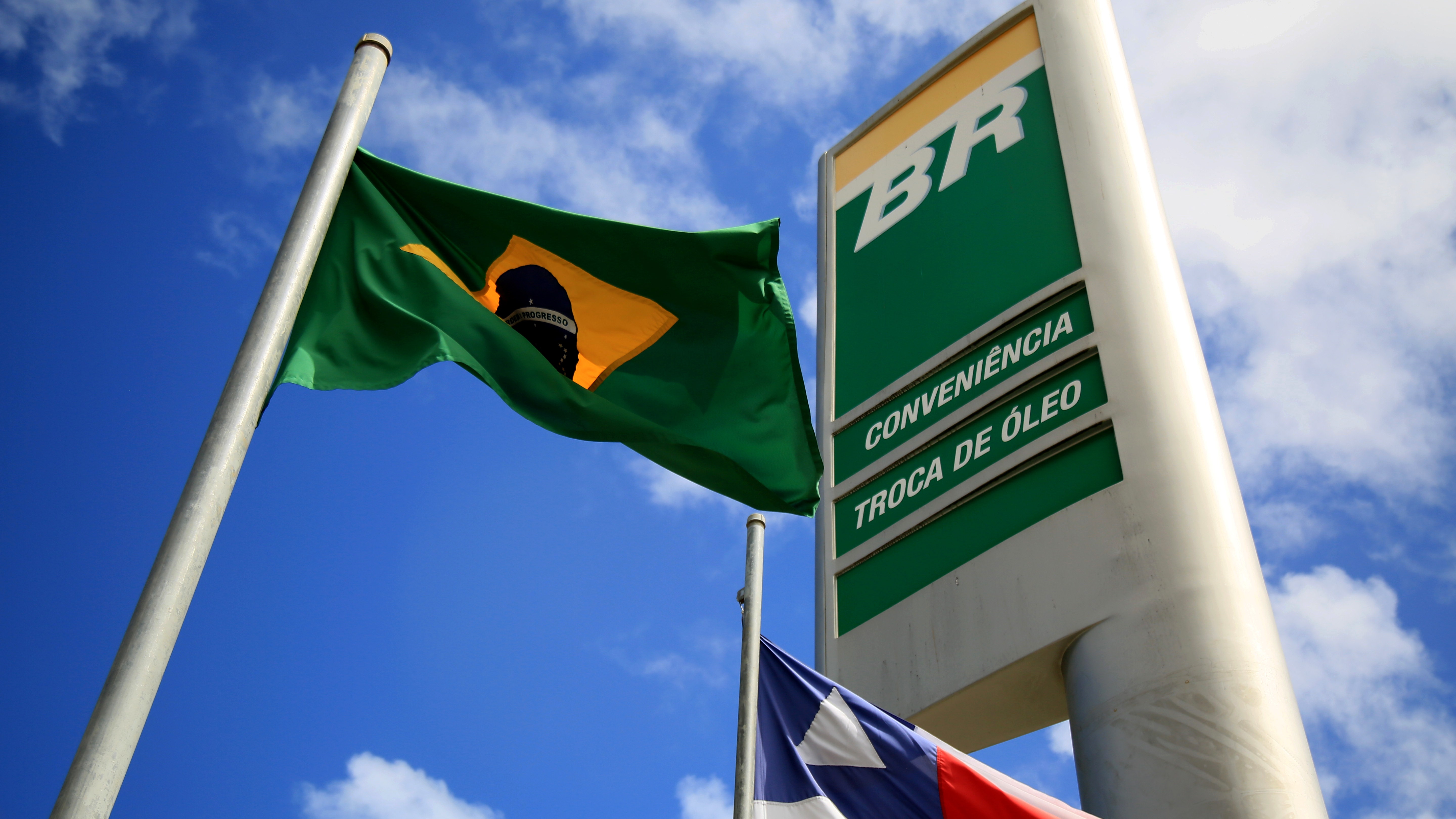 Petrobras dividend disappointment sends stock sharply lower (NYSE:PBR)