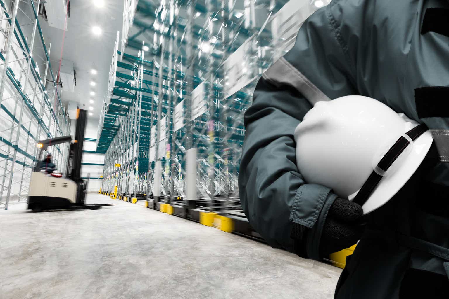 Cold Storage Warehouse: Definition, How It Works, and Key Features