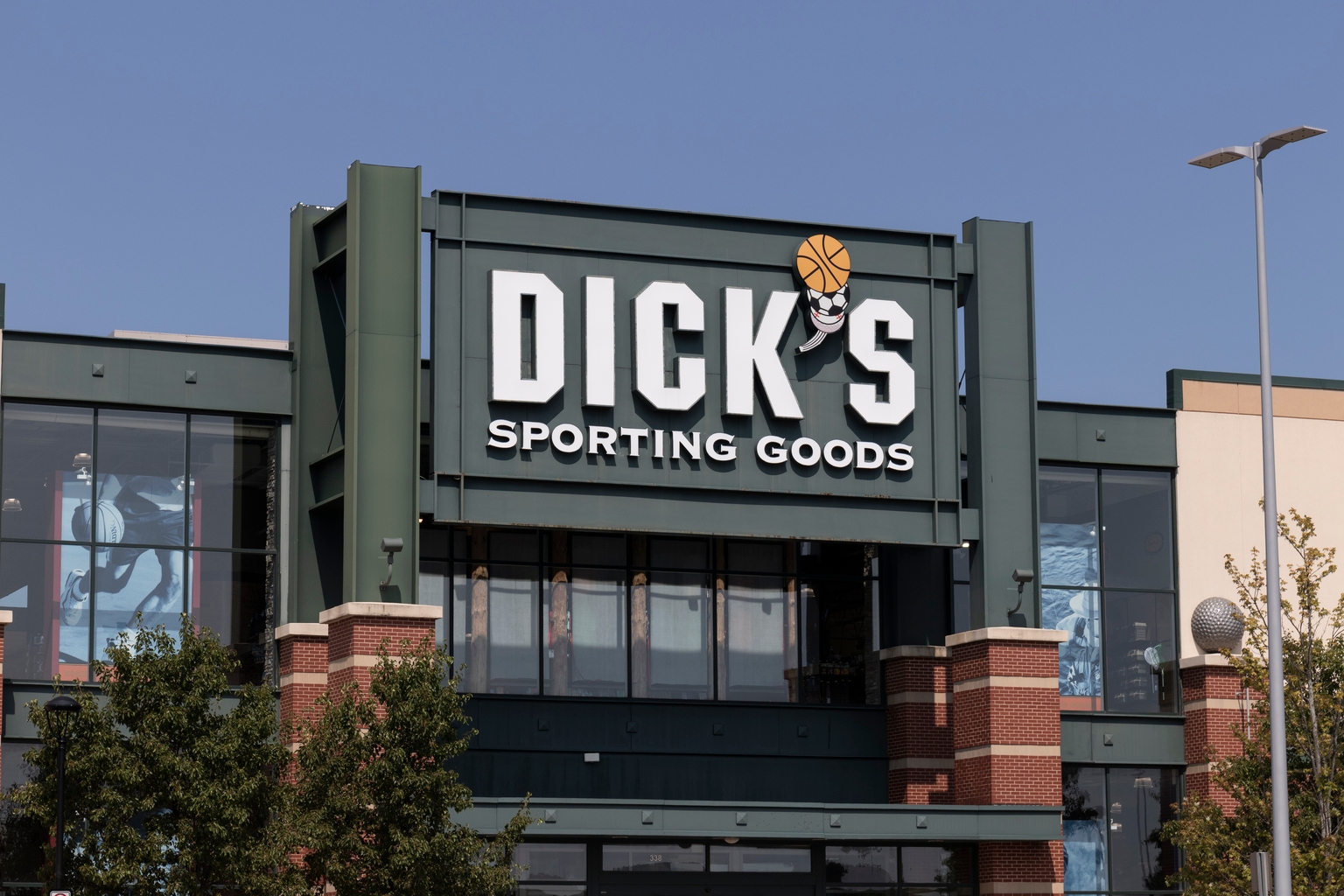 DICK'S Sporting Goods: Foot Locker Fears Materialize But Are Priced In (Upgrade)