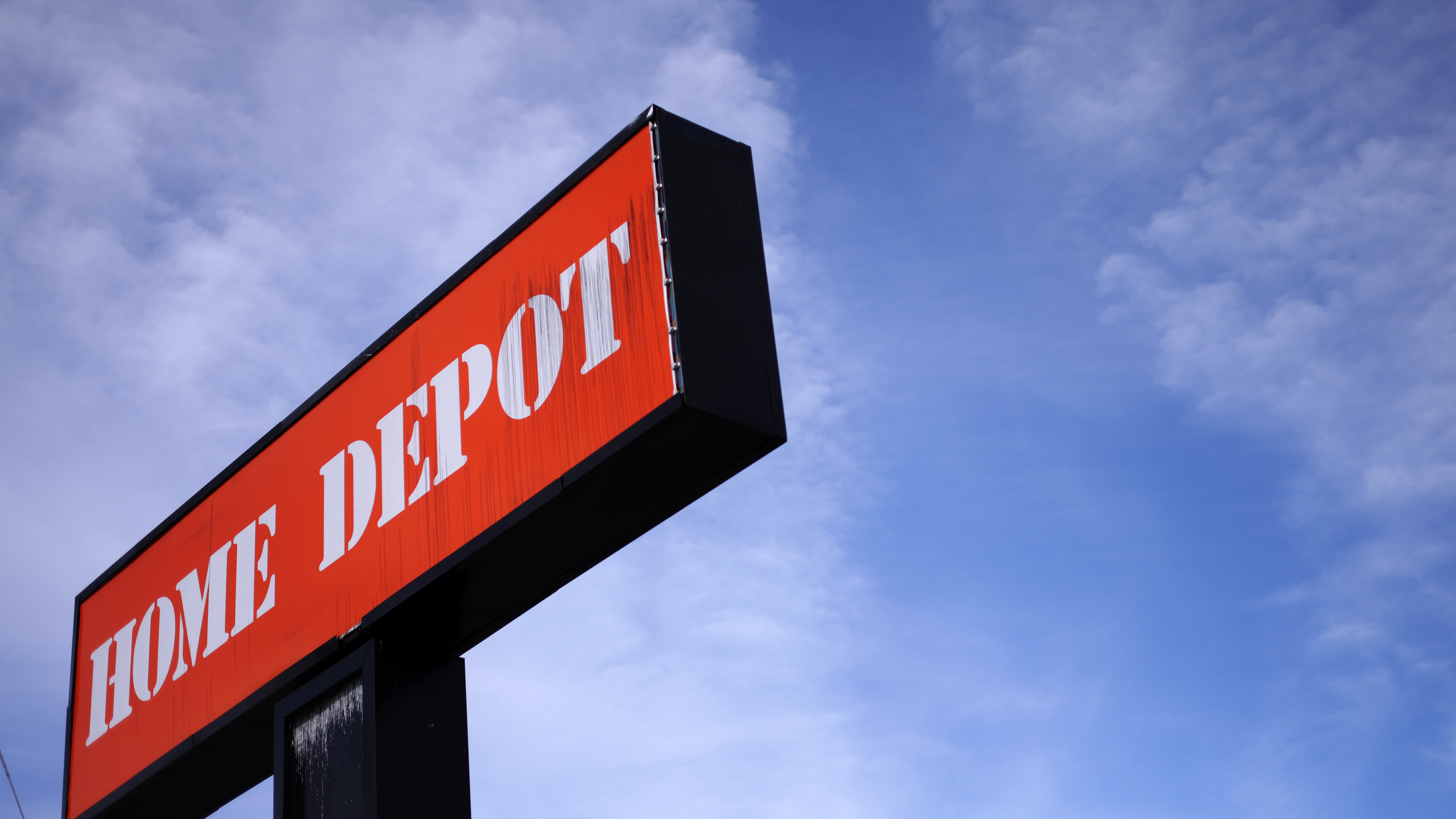 Home Depot workers vote against unionization in first store test (NYSE:HD)  | Seeking Alpha