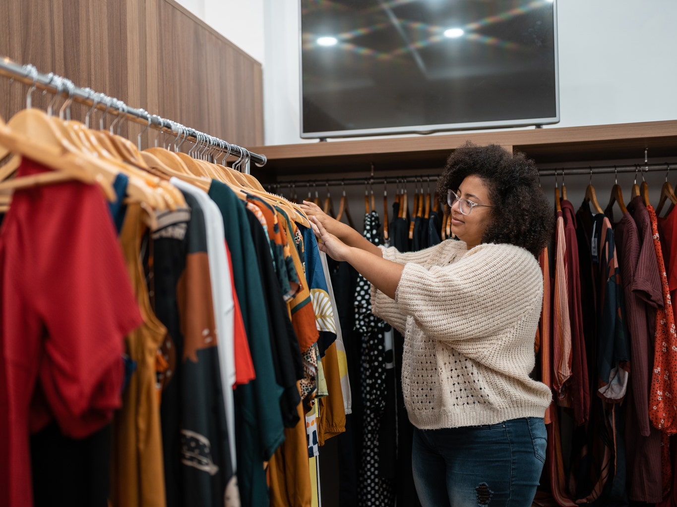 Gap store closures part of demise of women's mid-range clothing
