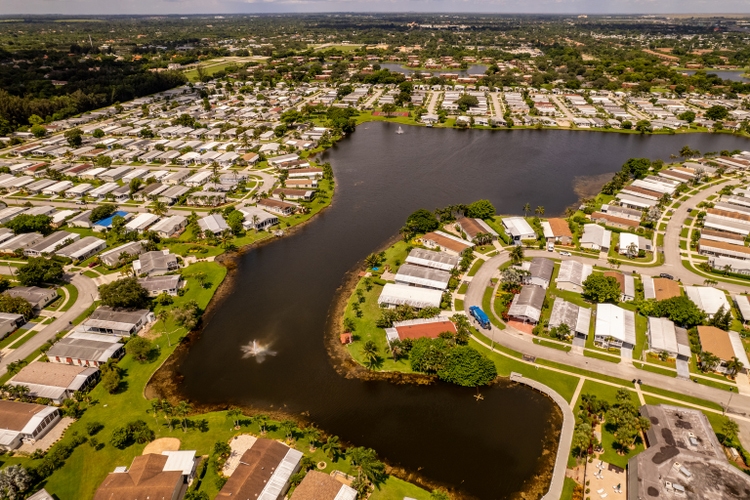 Florida housing upscale mobile homes