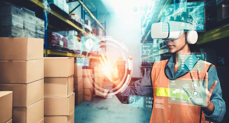 Future virtual reality technology for innovative VR warehouse management