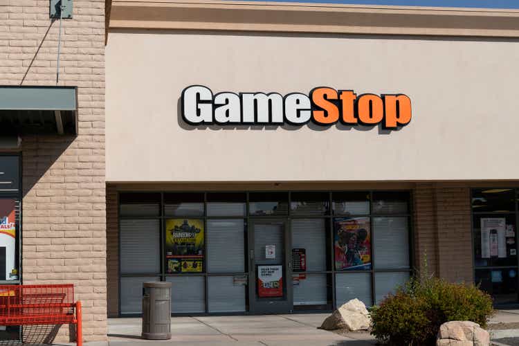 GameStop стриптизолл локация. GameStop - розничный продавец видеоигр и электроники.