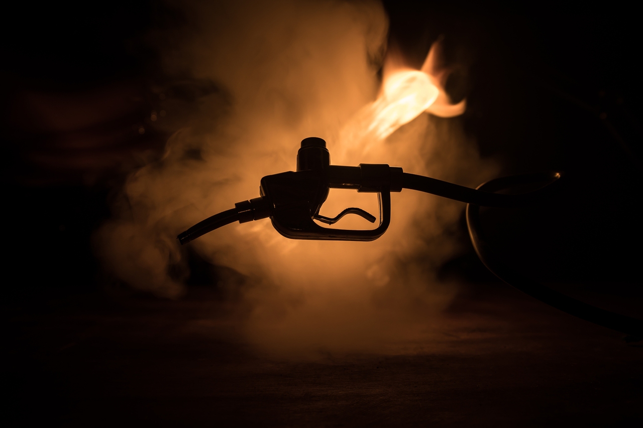 Elevated Oil Prices Persist Despite Supply Recovery | E-Commerce Logistics Cost Surge 2025