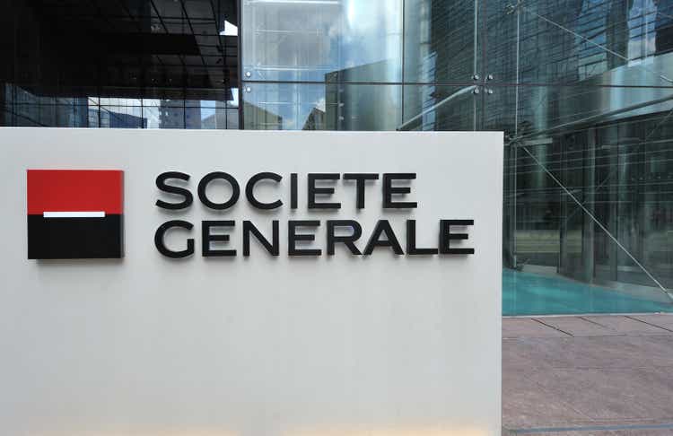 Groupe Societe Generale logo in front of the headquarters building
