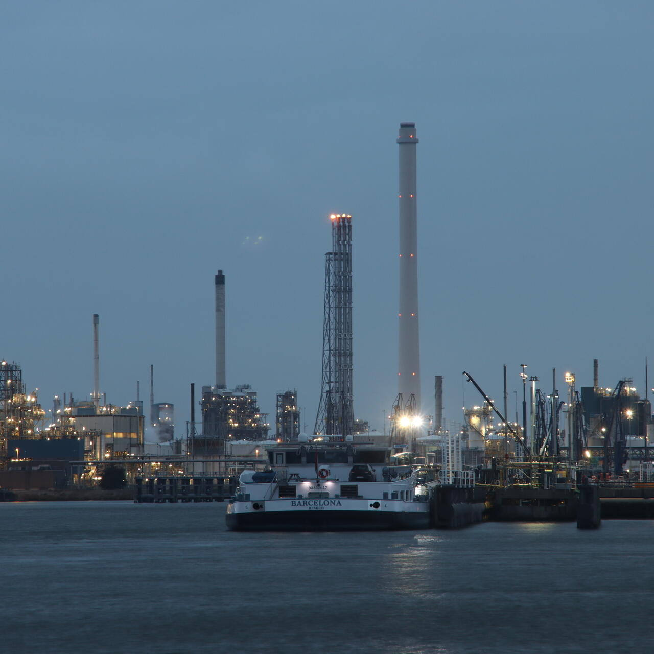 Shell Set For Major Work At Europe's Biggest Oil Refinery (NYSE:RDS.A ...