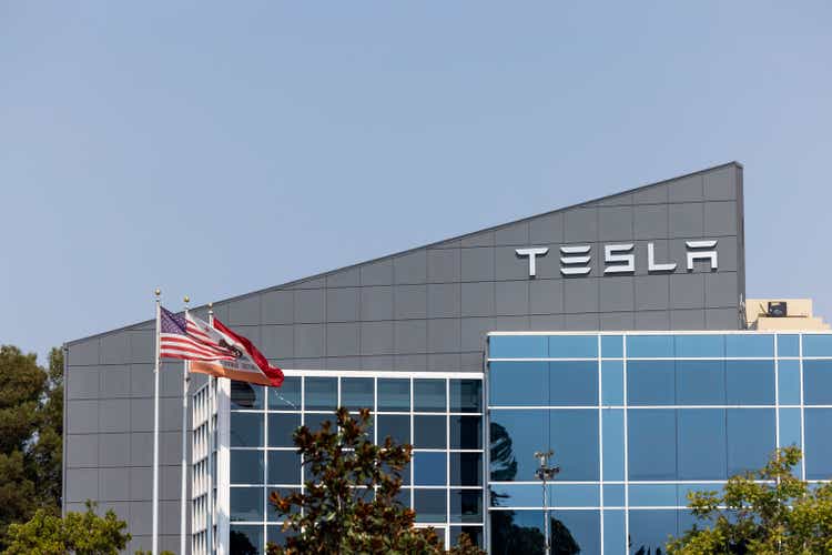 Tesla Stock: 3 Things That Separate It From Its Competitors (NASDAQ:TSLA)