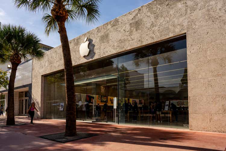 Apple, Qualcomm taken off J.P. Morgan’s Analyst Focus List on consumer spending worries