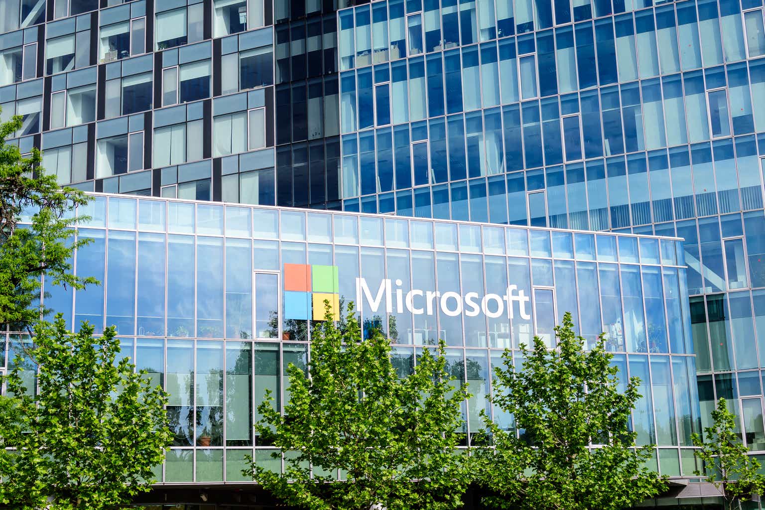 Microsoft: 3 Updates For This Dividend Growth Machine Built On Cloud And AI Subscriptions