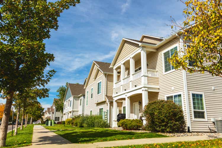 Többcsaládos otthonok featuring Townhomes Ranch-szintű és többszintű rezidenciák Western USA Fotósorozat