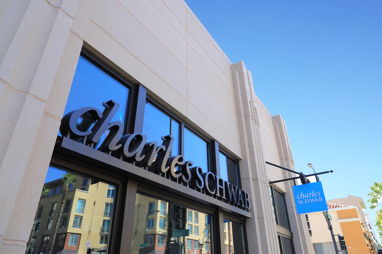 Is Charles Schwab Stock A Buy During The Dip? (NYSE:SCHW) | Seeking Alpha