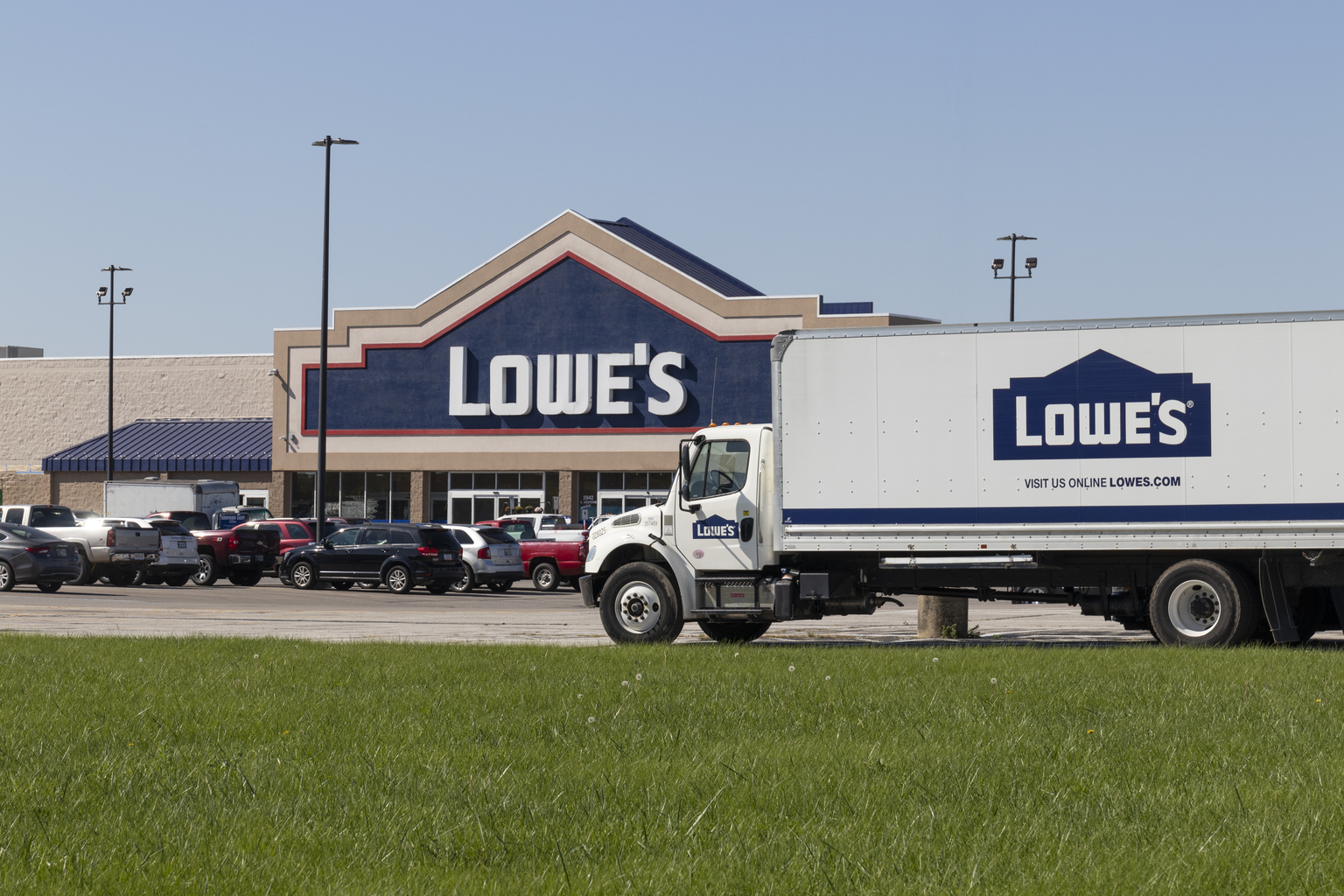 Lowe S Stock Relatively Low Yield Strong Dividend Growth LOW   Image 1347477414 