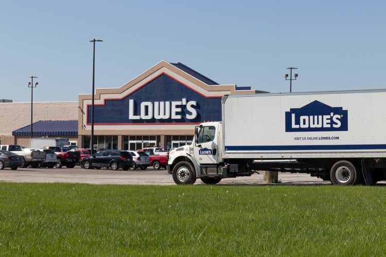 Lowe"s Home Improvement Warehouse. Lowe"s operates retail home improvement and appliance stores in North America.