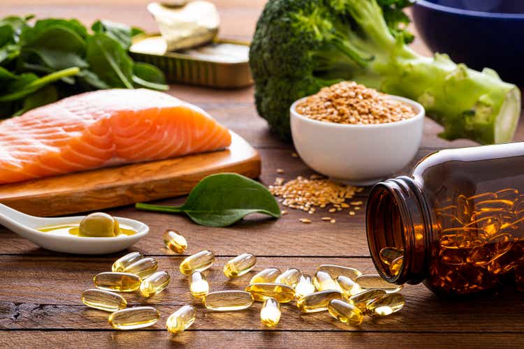 Cápsulas de aceite de pescado y dieta rica en omega-3