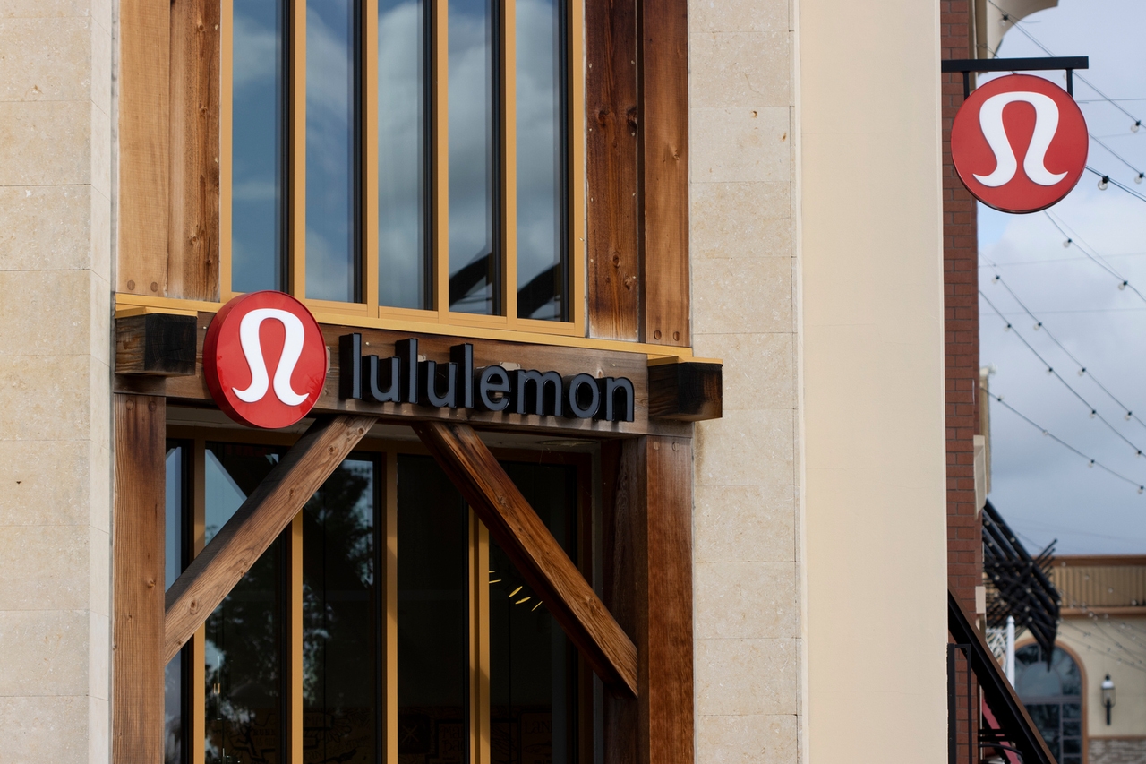 lululemon athletica Stock: Sweeping Management Changes Ultracheap Valuation  (NASDAQ:LULU) | Seeking Alpha