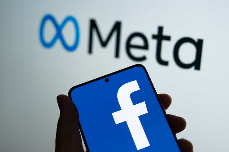 The Meta logo is displayed on the device screen