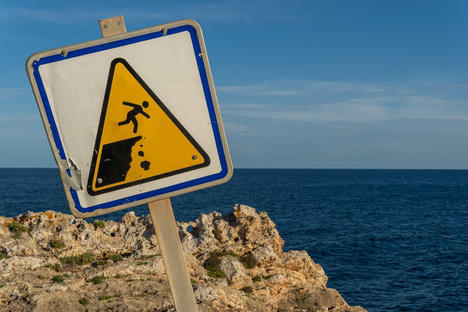 SolarEdge: Falling Off A Ledge (NASDAQ:SEDG)